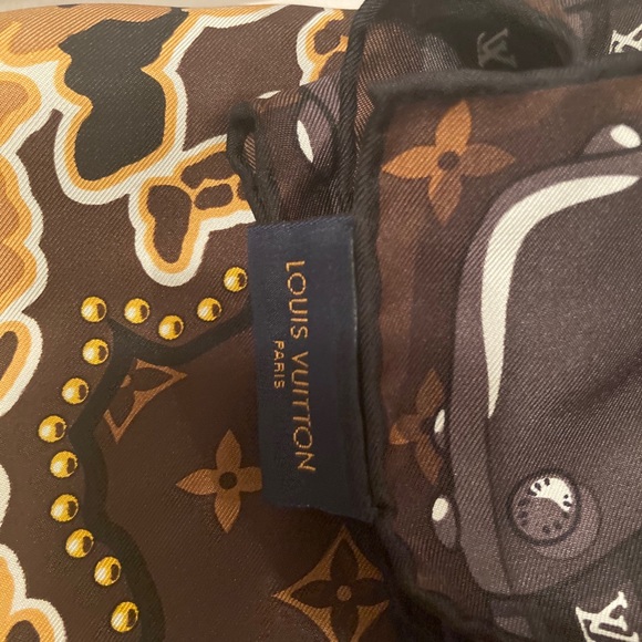 Louis Vuitton Silk Scarf - Picture 6 of 6